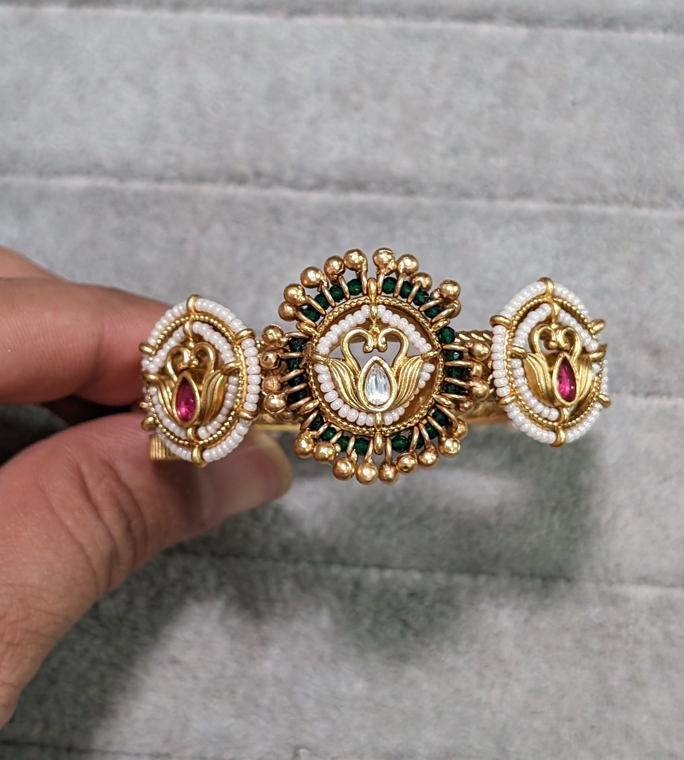 Peacock kada pearl (single)