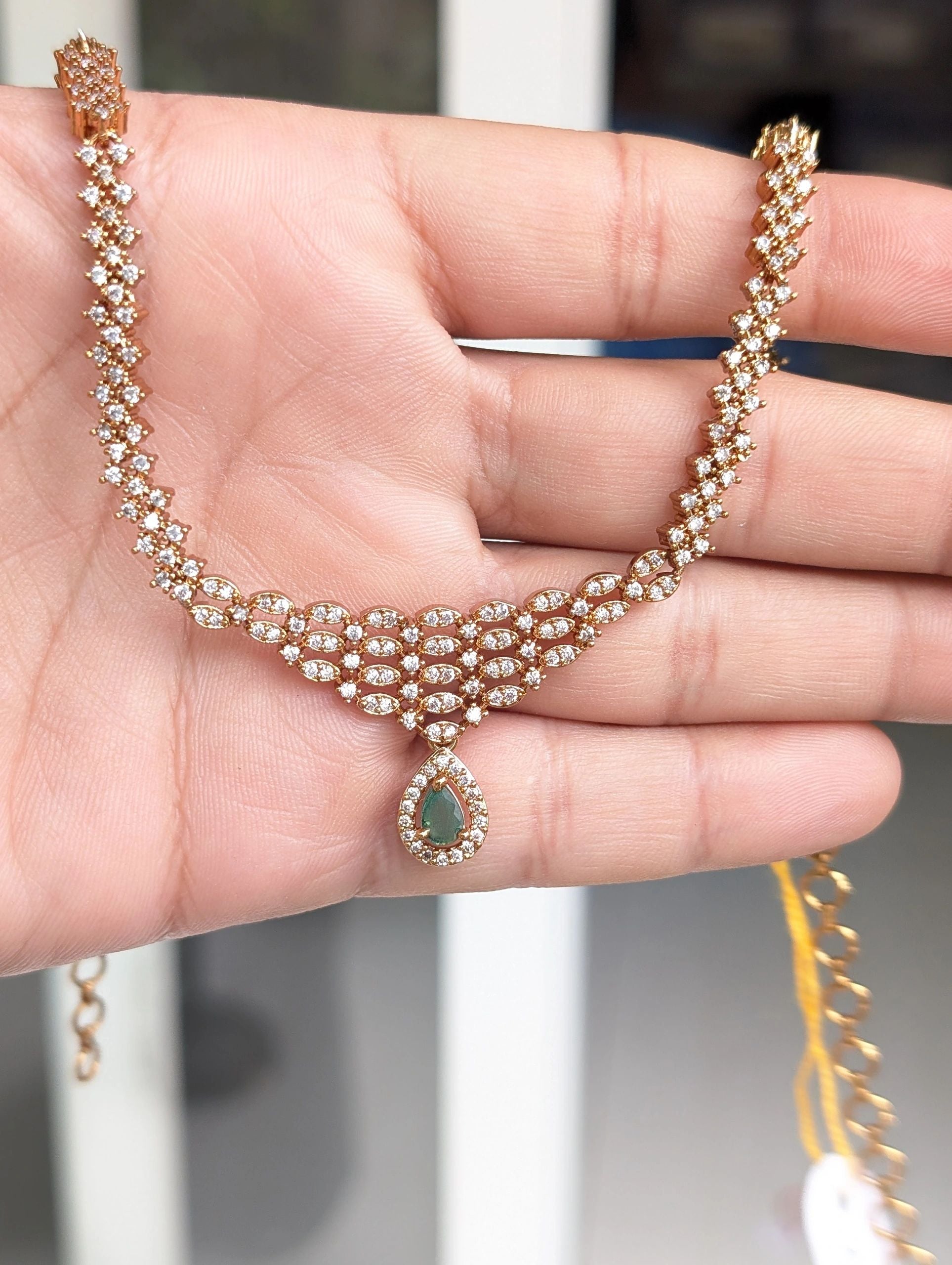 AD stone green necklace