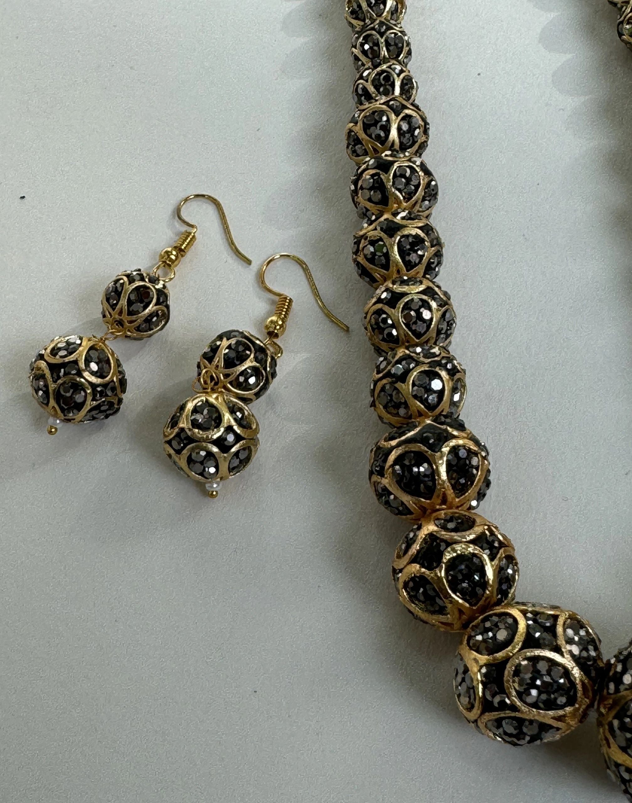Lak mala with fitted zirconium