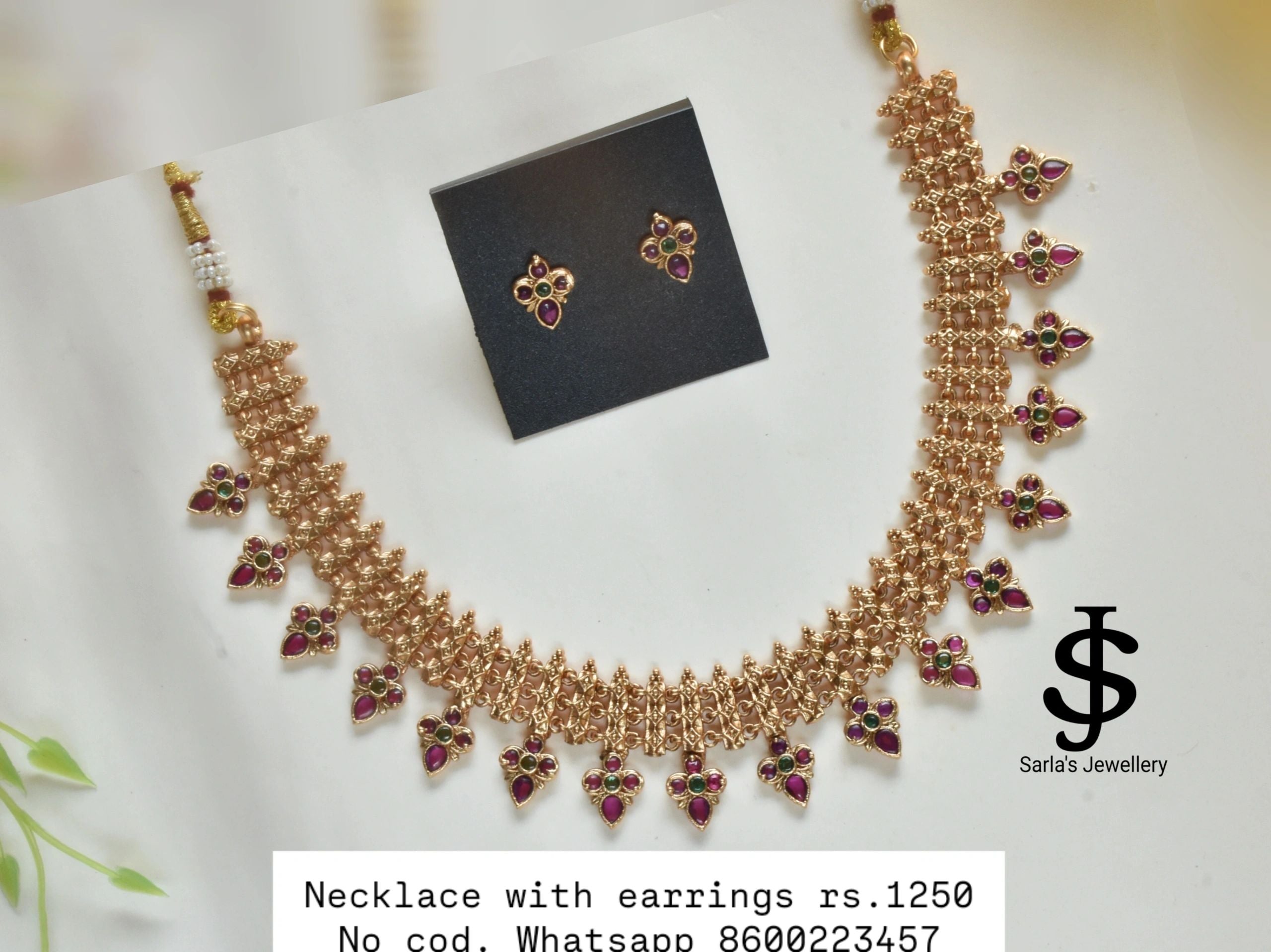 Gold forming floral necklace set