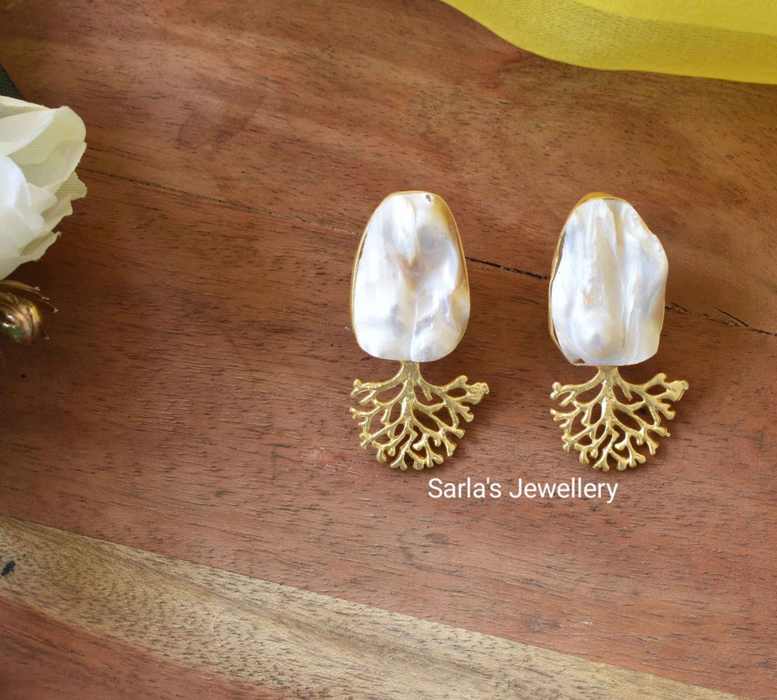 .Mother of pearl (Barroque) Earrings Tops