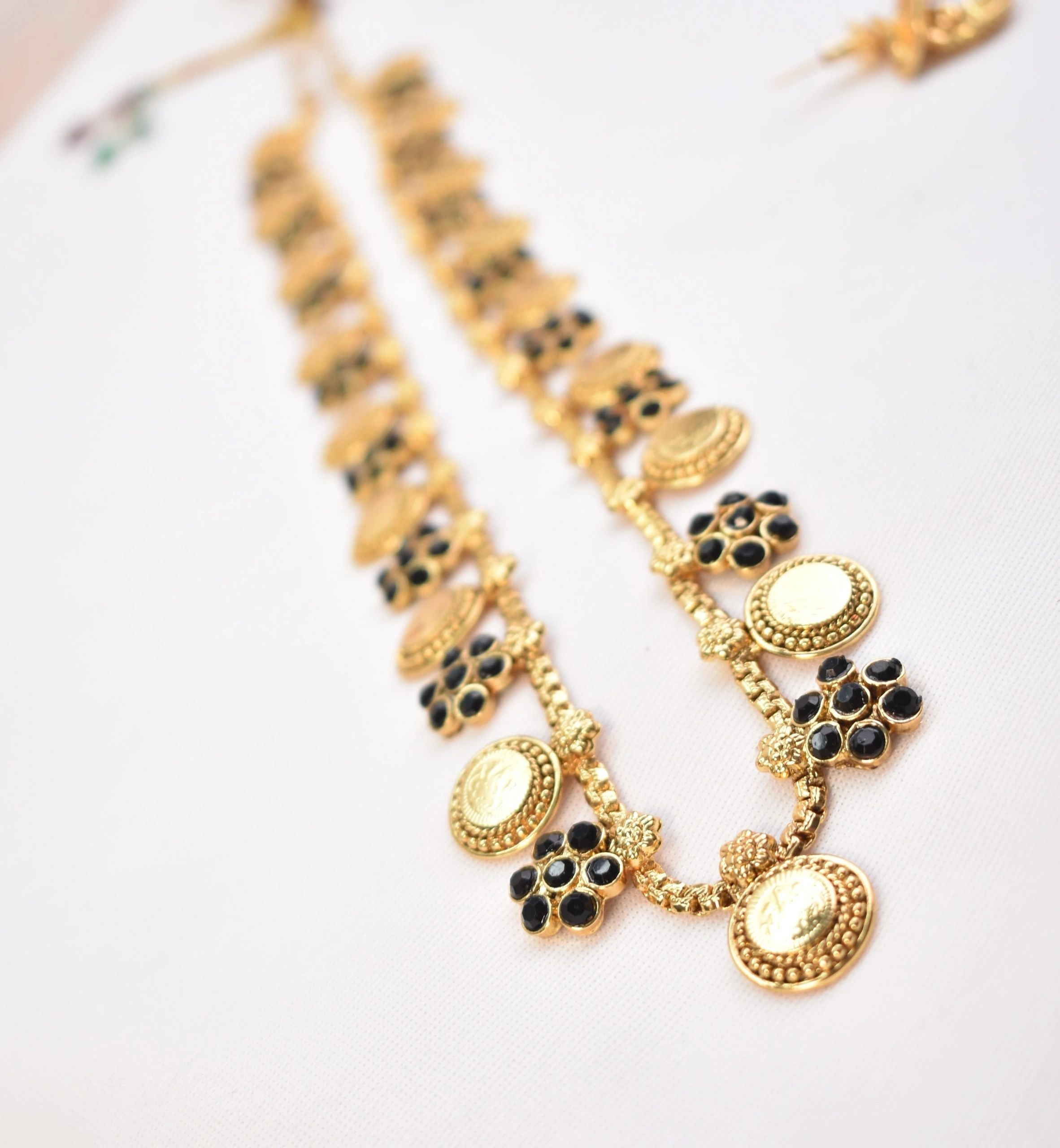 Long Coin necklace with earrings (Black)