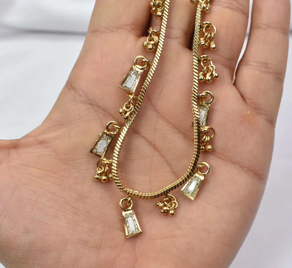 Trendy necklace set with ghungroo