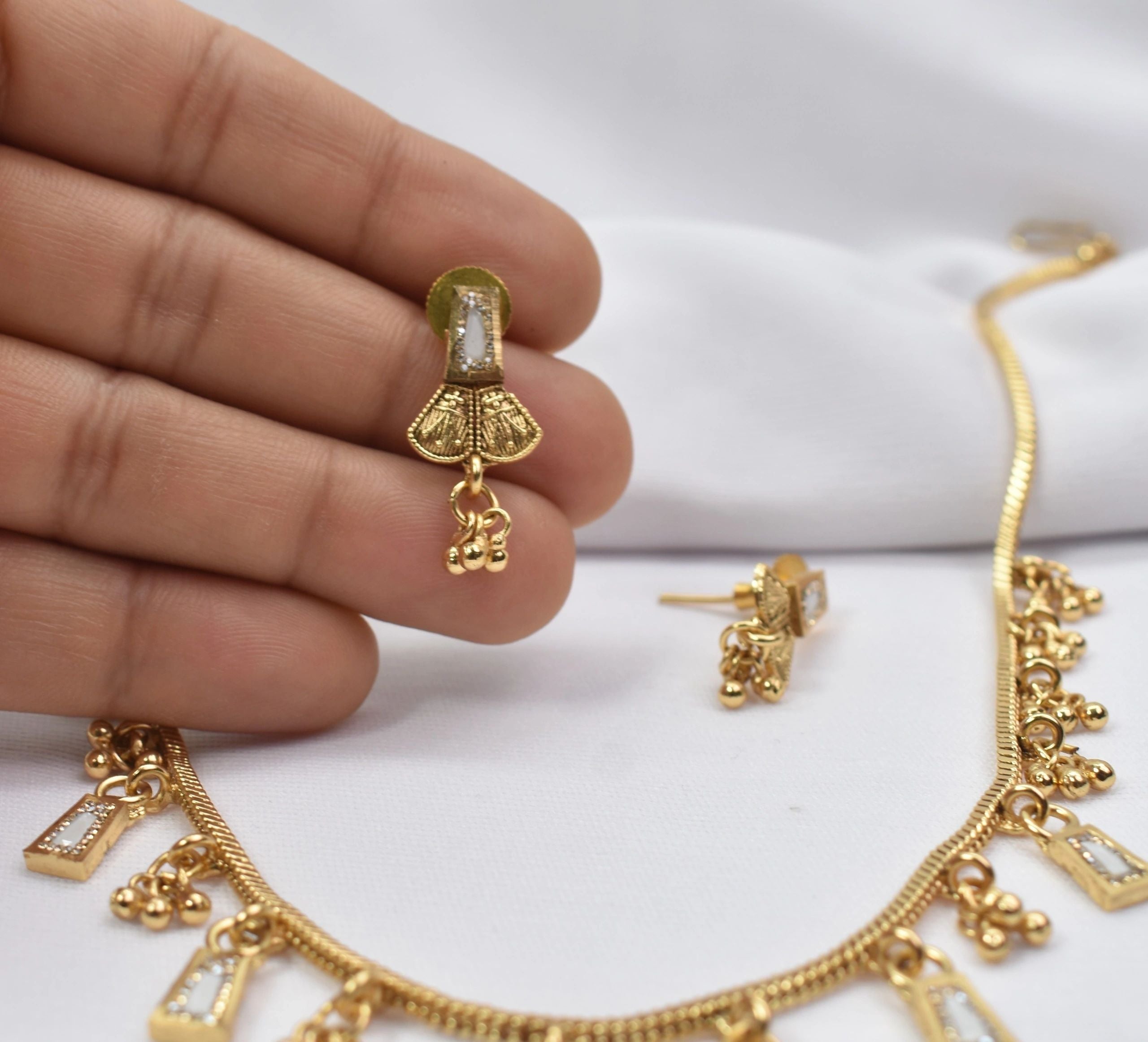Trendy necklace set with ghungroo