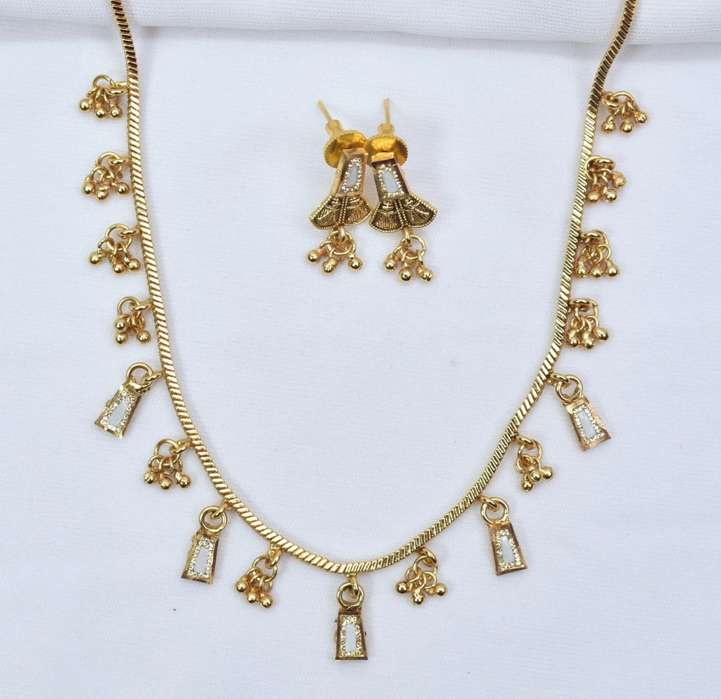 Trendy necklace set with ghungroo