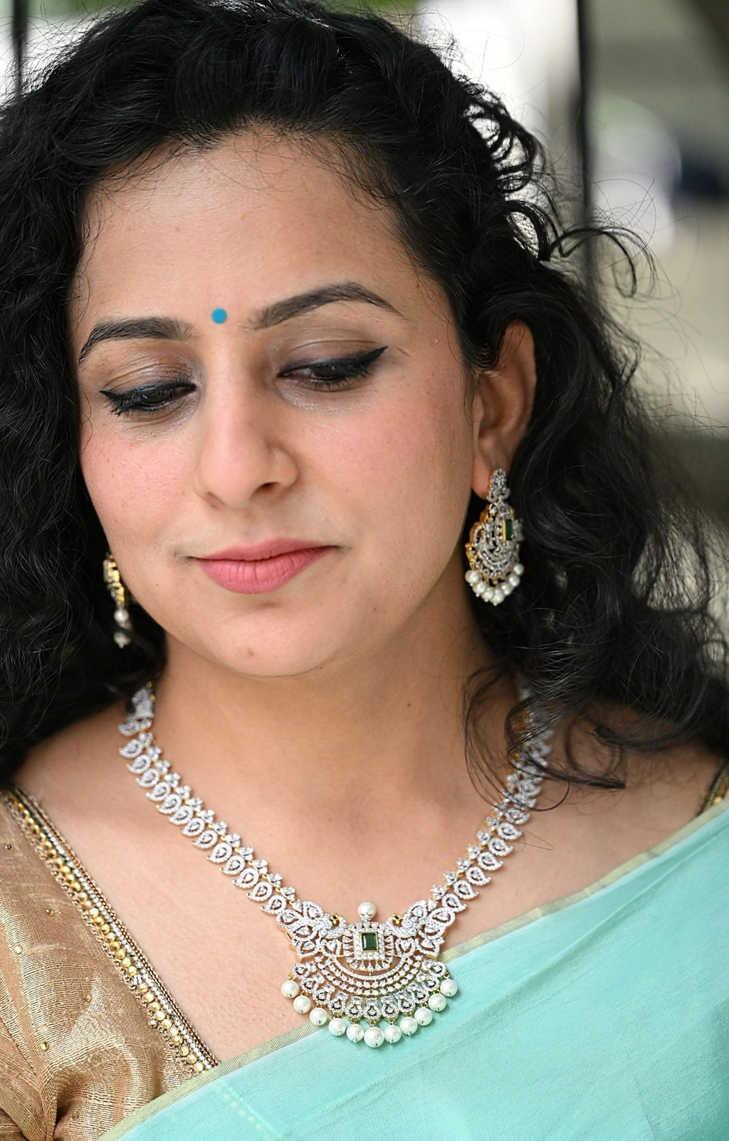 AD stones Pearl dangling necklace with green centre stone