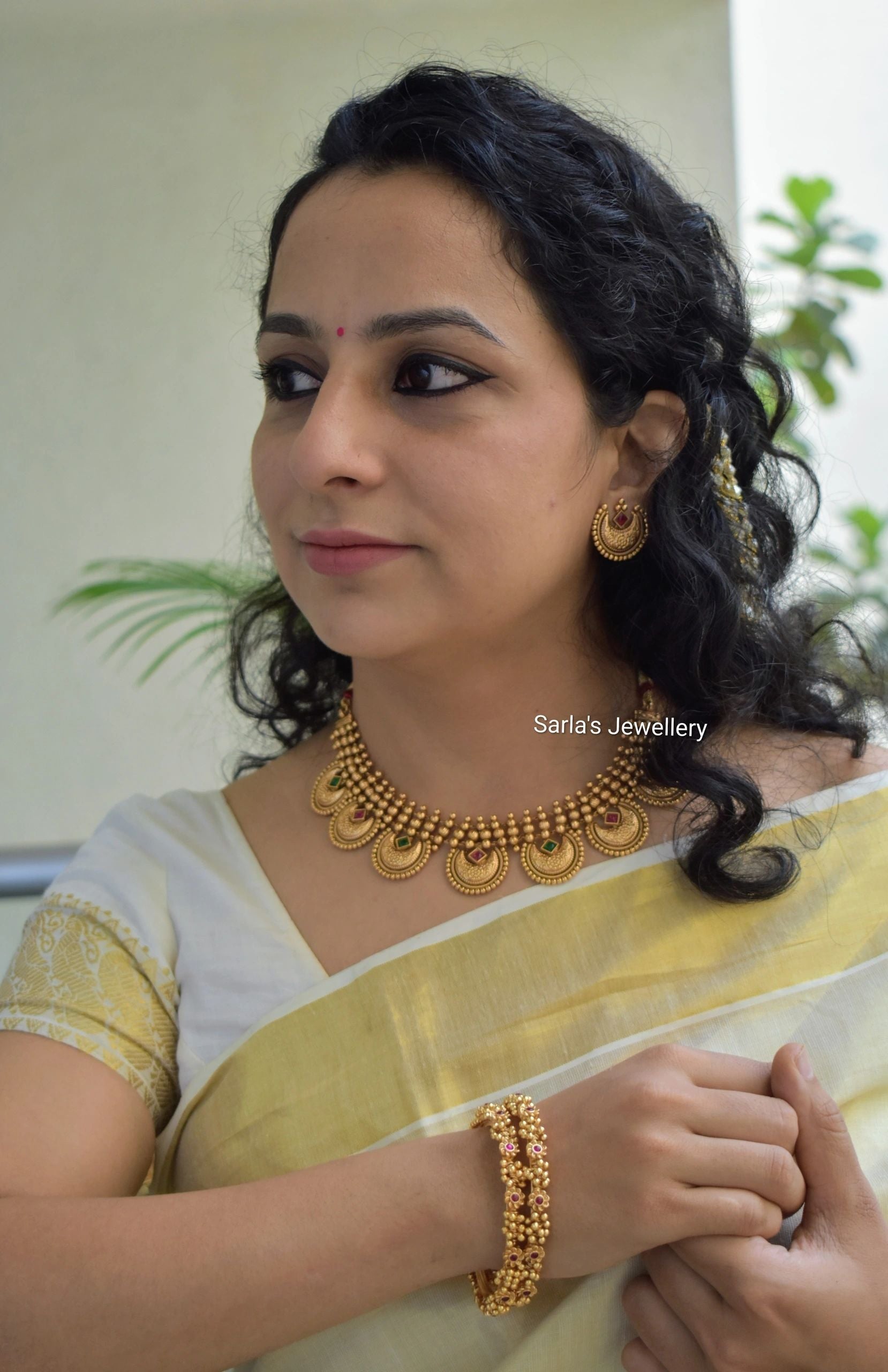 Crescent shaped Multicolor Necklace