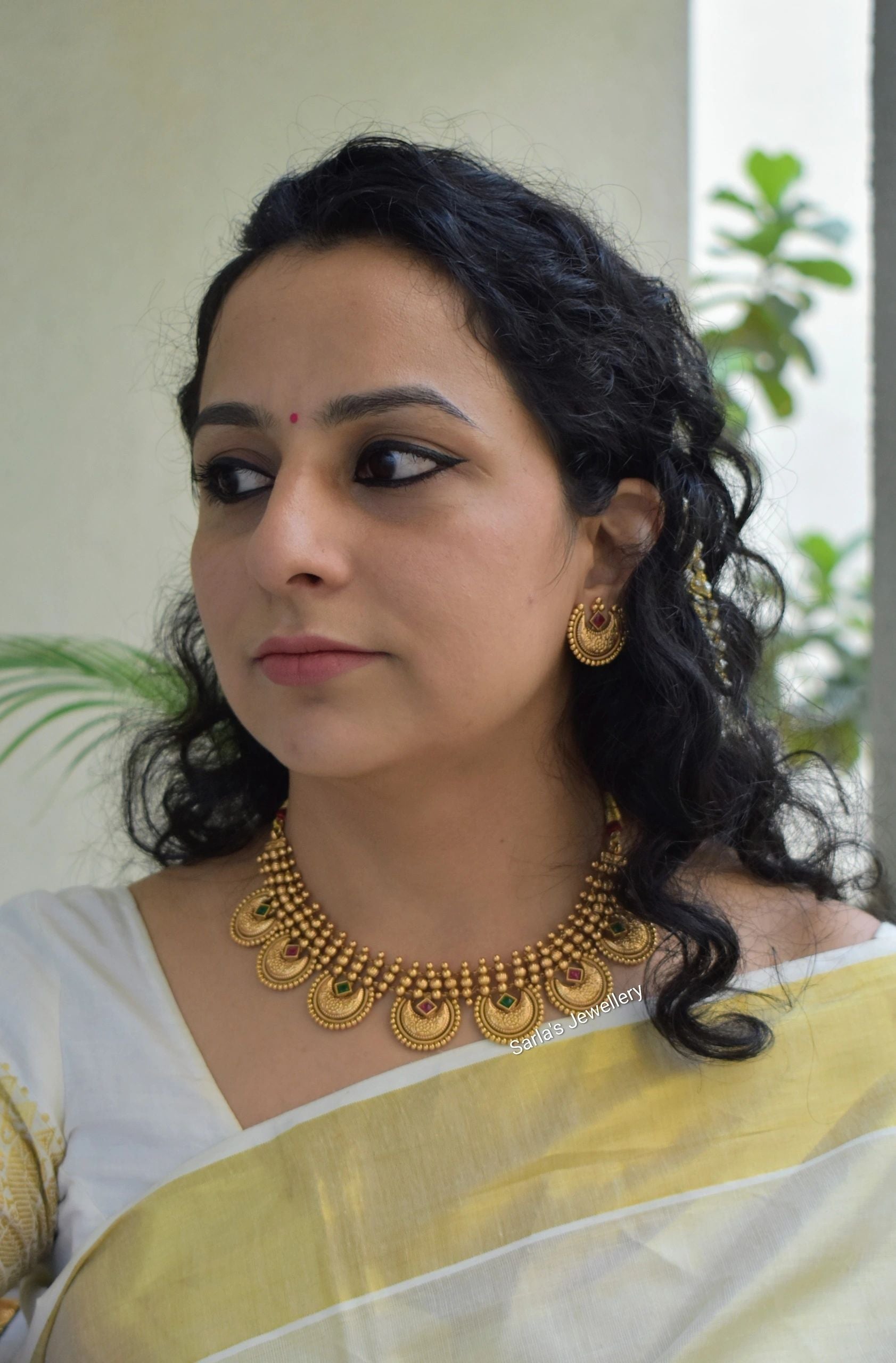 Crescent shaped Multicolor Necklace