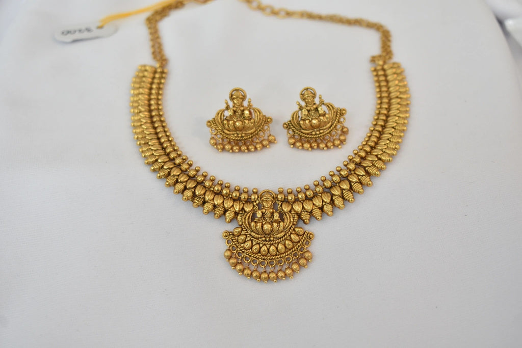 Varnika 4.0 Necklace set with earrings