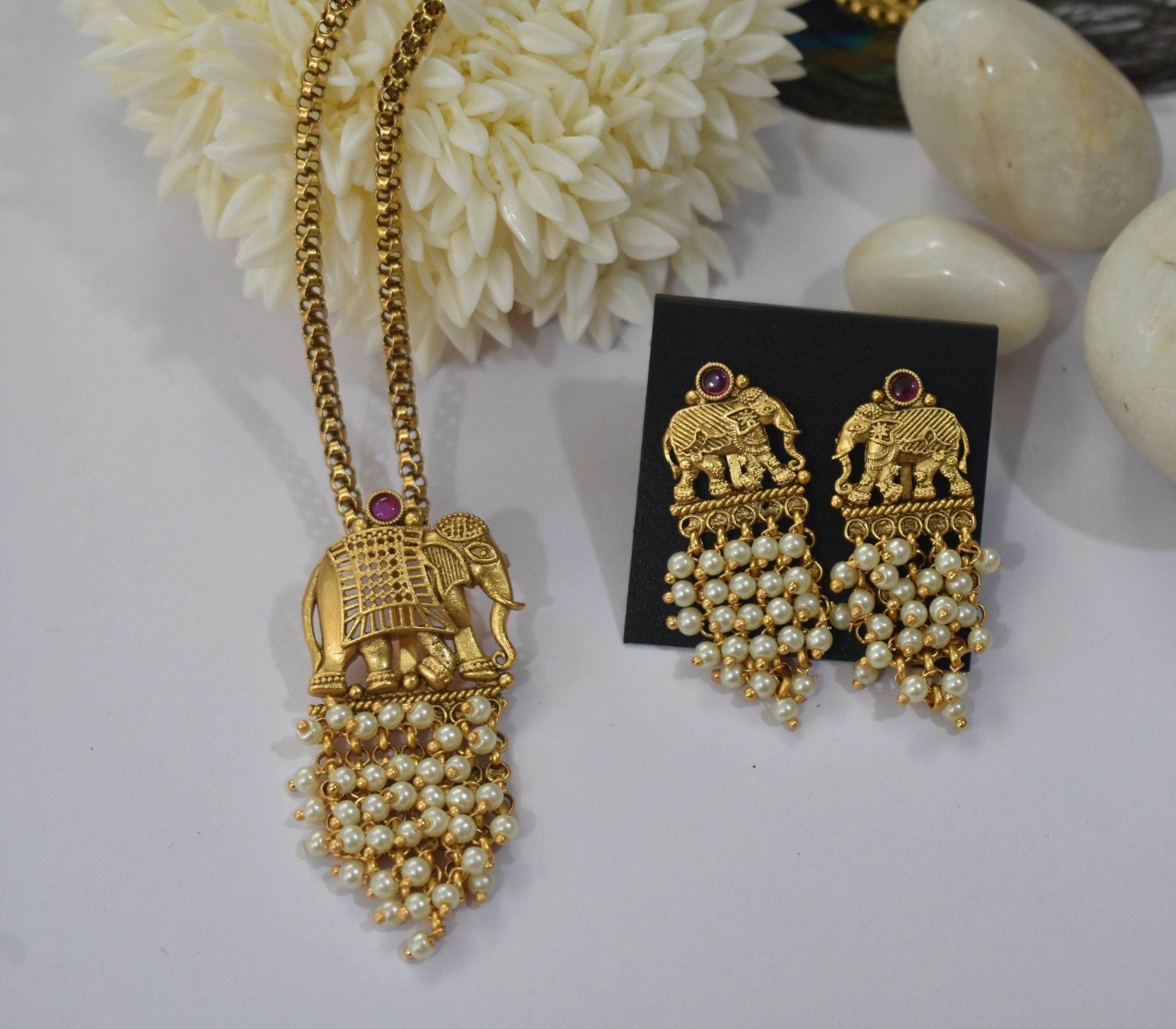 Elephant (r) necklace with earrings length 22â€