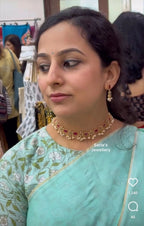 Floral necklace with pearl dangling