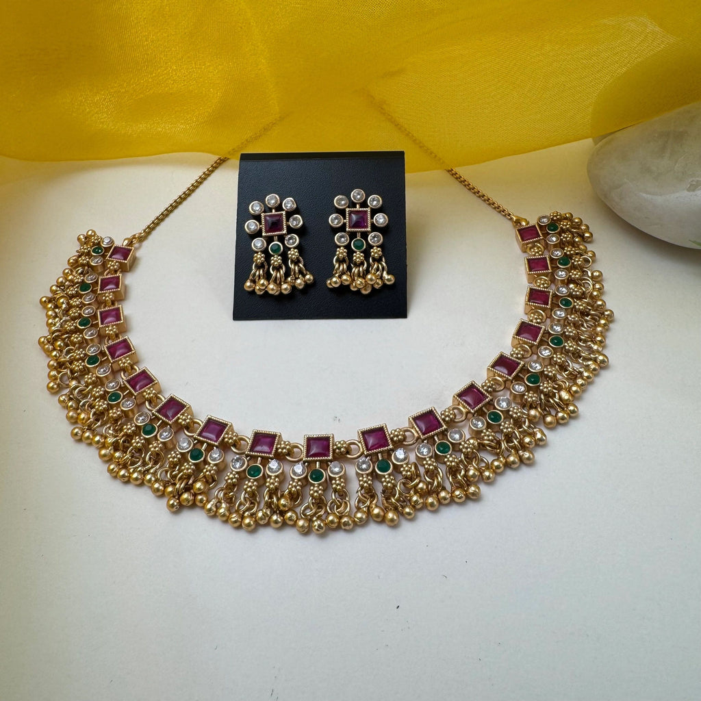 Gold forming sq Ruby necklace