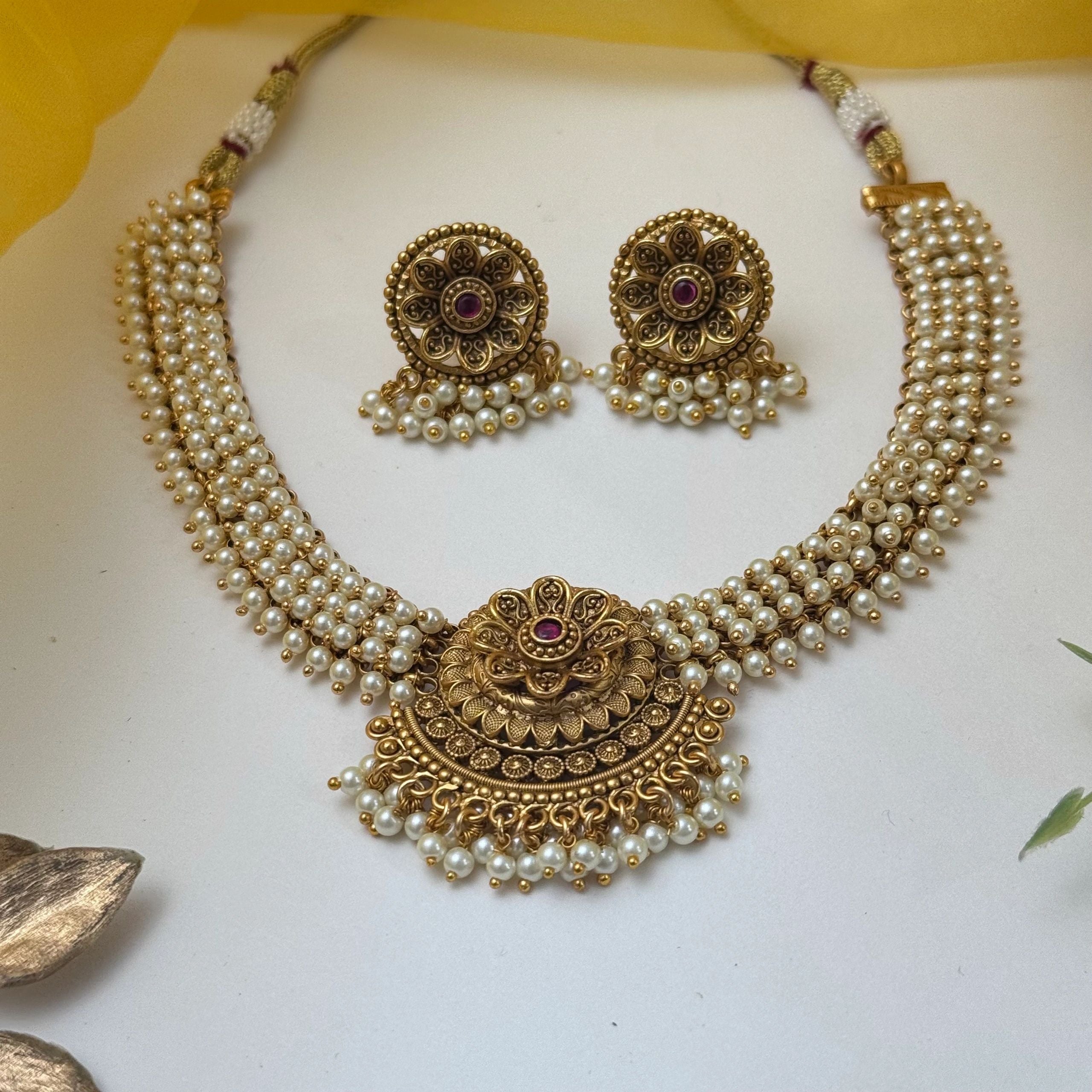 Pearl necklace set floral