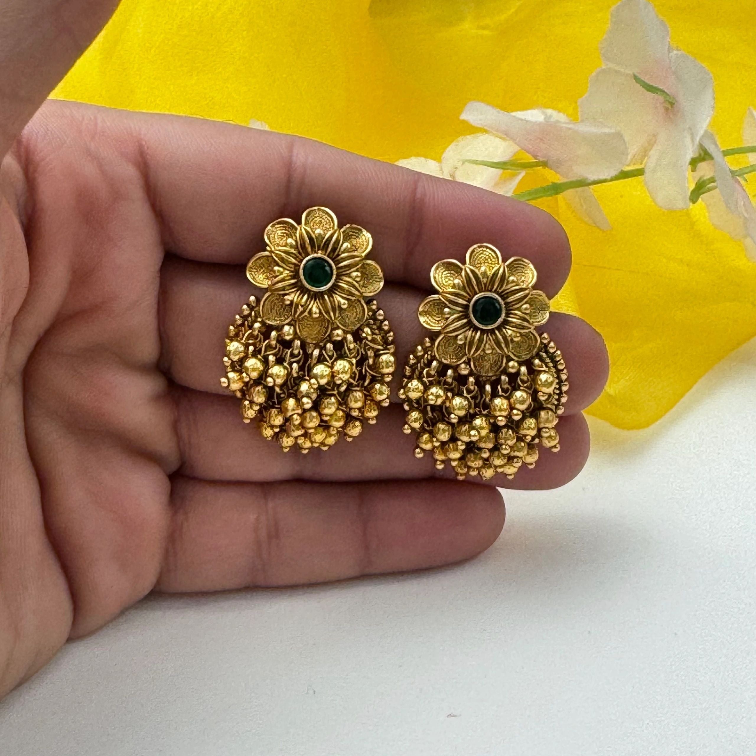 Green Stone Earrings gold forming
