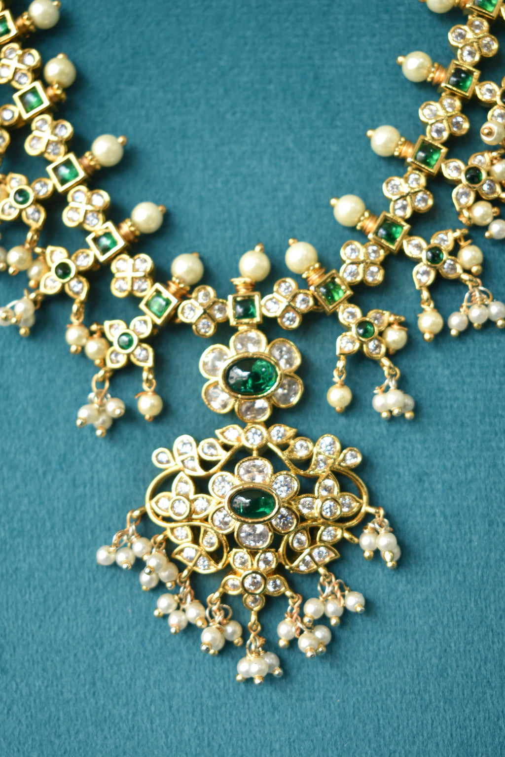 Long Pearl necklace set with earrings (Green)