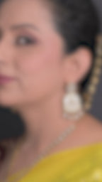 Jaal necklace with earrings - white