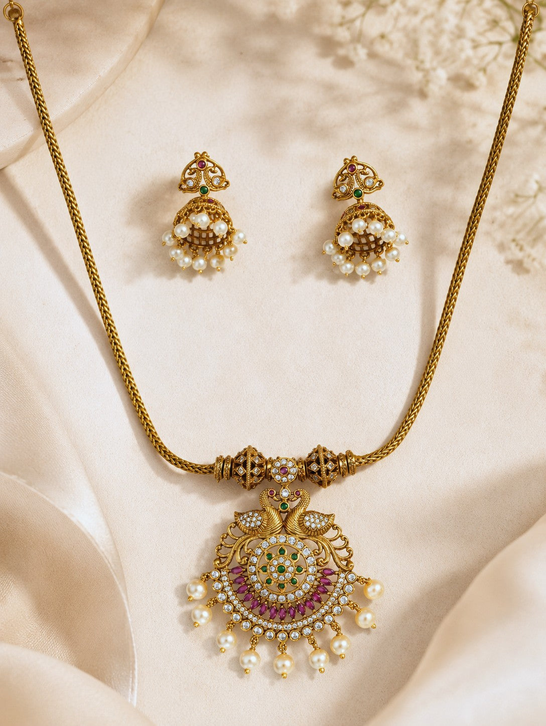 Beautiful swan necklace set