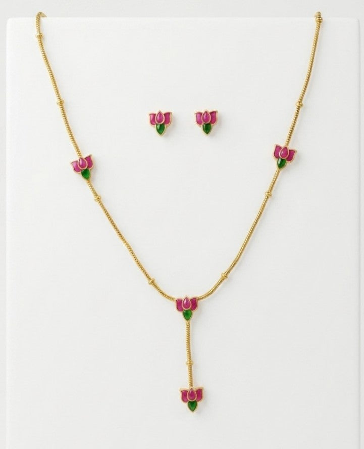 Delicate Lotus motif necklace set