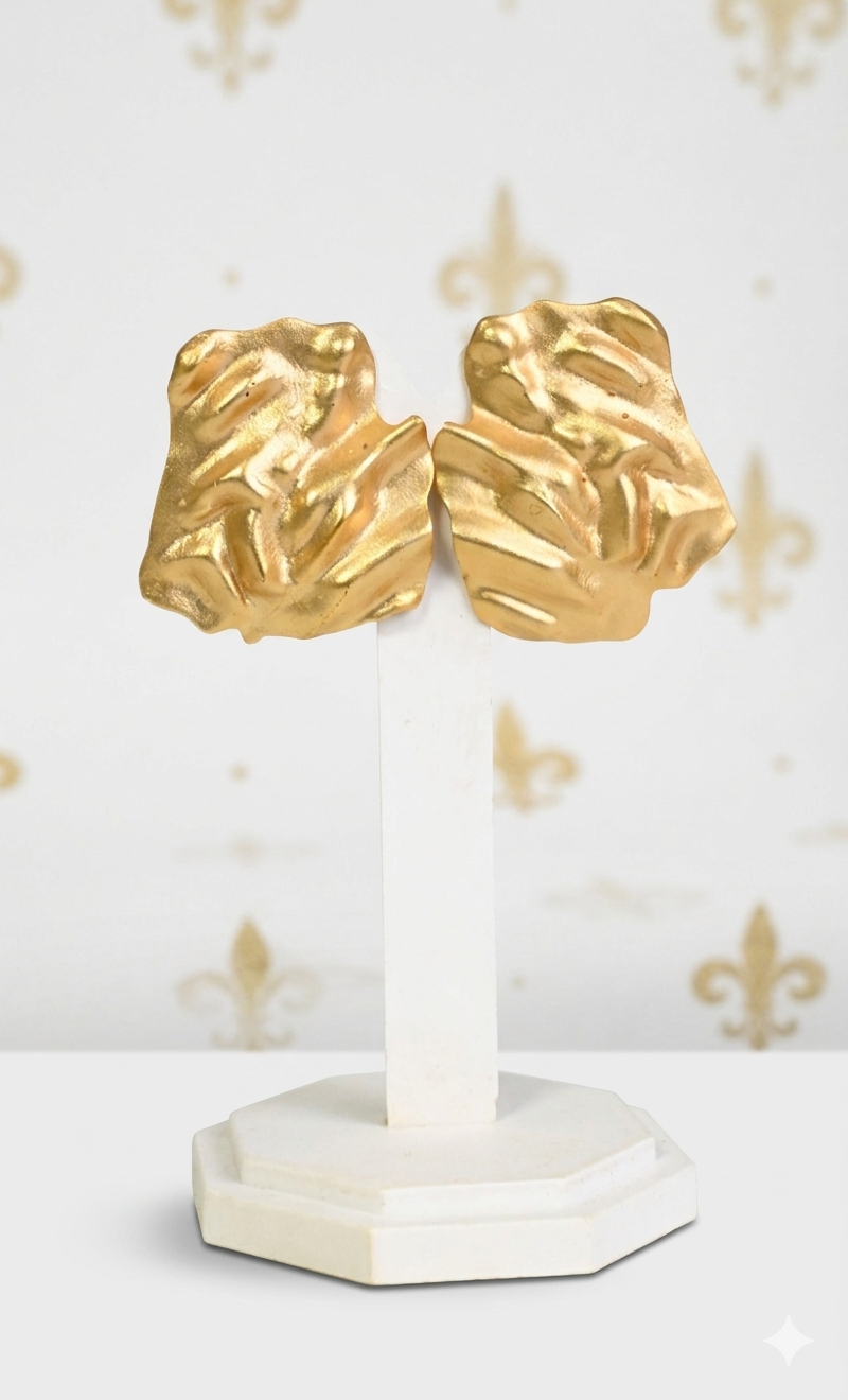 The Solstice Hammered Studs